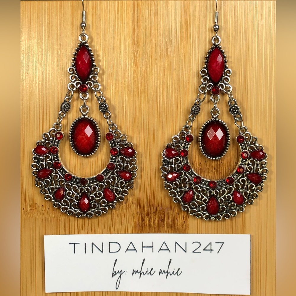 Cascade Red Gemstone WaterFall-Like Hollow Carving Metal‎ Earrings